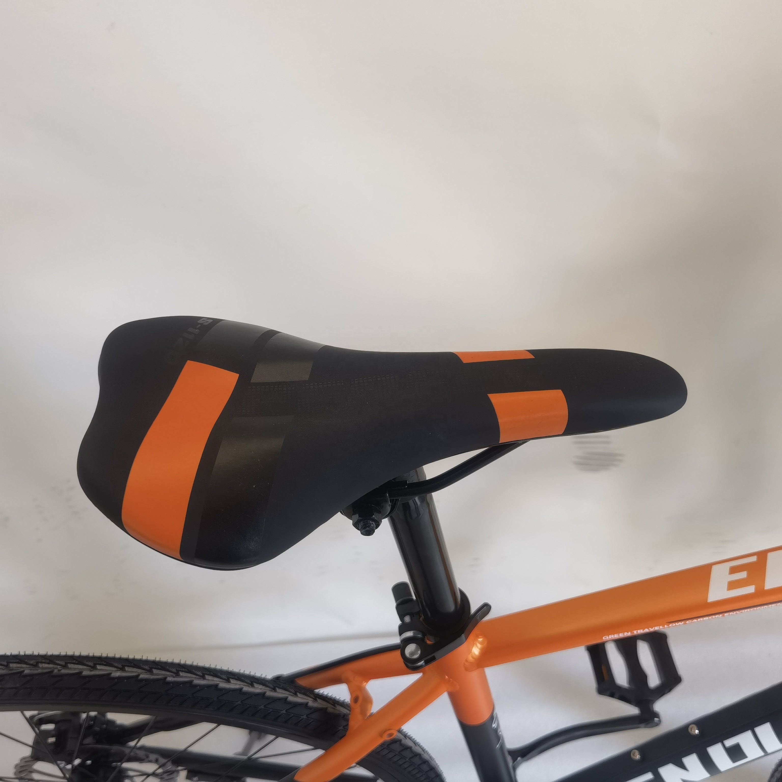 Comfortable ergonomic saddle on lightweight aluminum alloy 700C road bike for long-distance cycling.